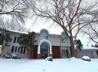 10415 28th Ave N, Plymouth, MN 55441