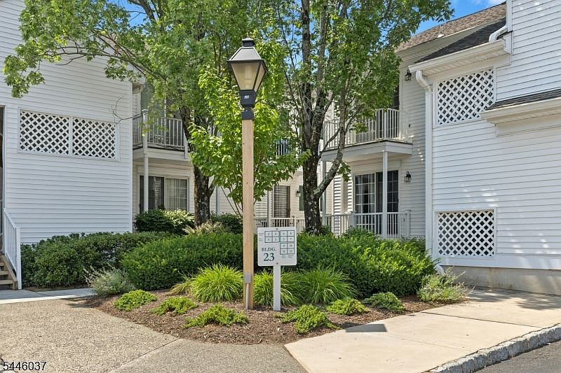 1st image of 7 Smithfield Ct BLDG 23 #7