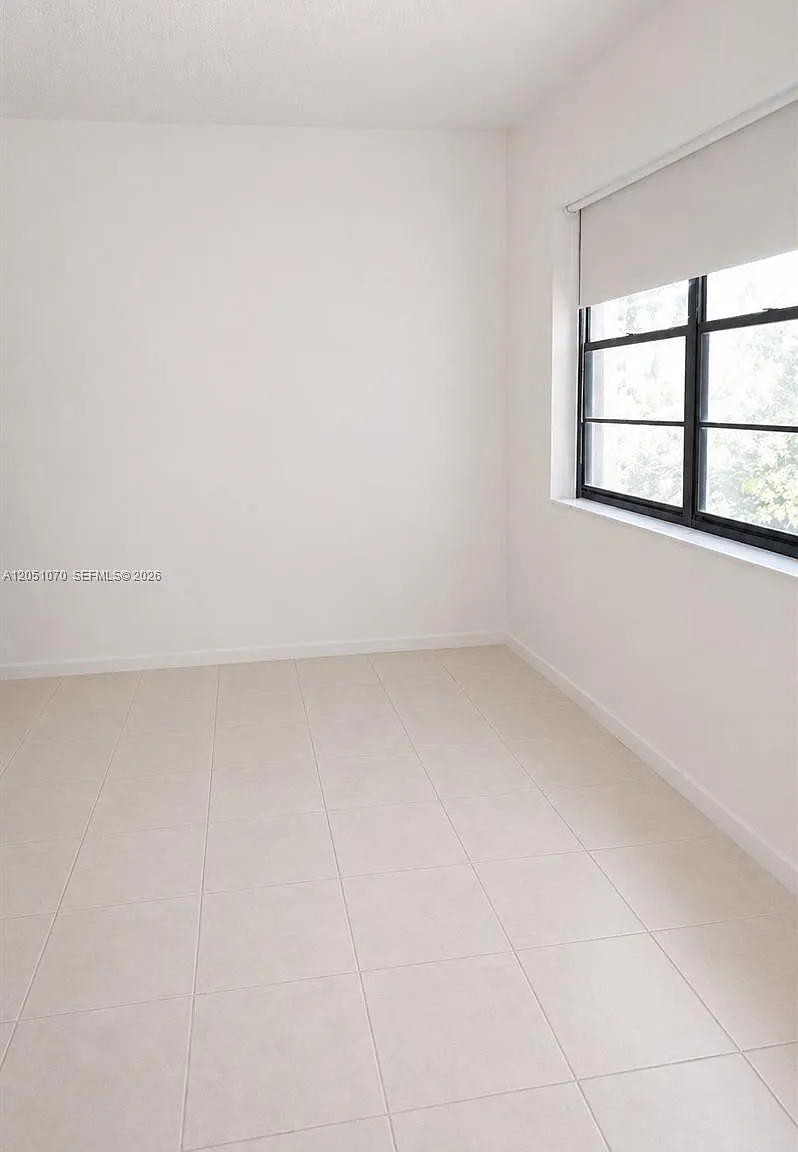 Palm Village Club Condo — Photo 4