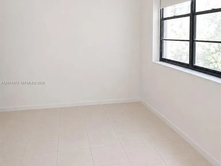 500 NE 2nd St #221 — Photo 4