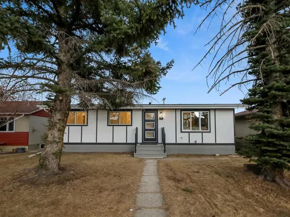 6316 W Travois Cres NW, Calgary, AB T2K 3S7