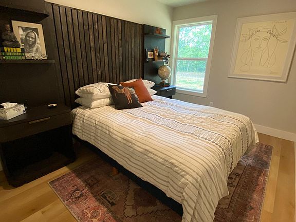 Furnished Bedroom (Queen bed) for furnished apartments, bedding, floor covering and artwork may be different or not included depending on unit and contract)