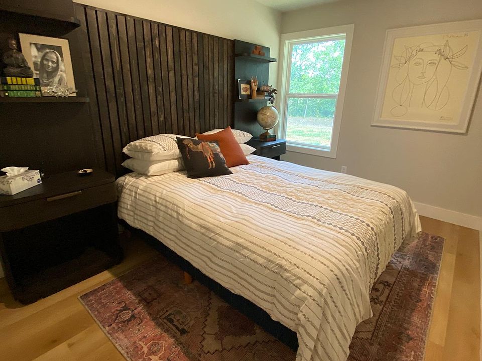 Furnished Bedroom (Queen bed) for furnished apartments, bedding, floor covering and artwork may be different or not included depending on unit and contract)