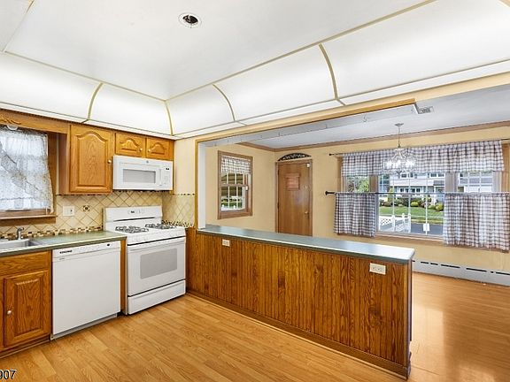 5th image of 54 Canterbury Dr