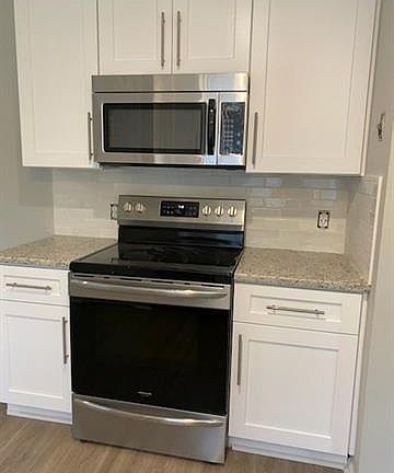 3rd image of 4410 Bathurst Dr