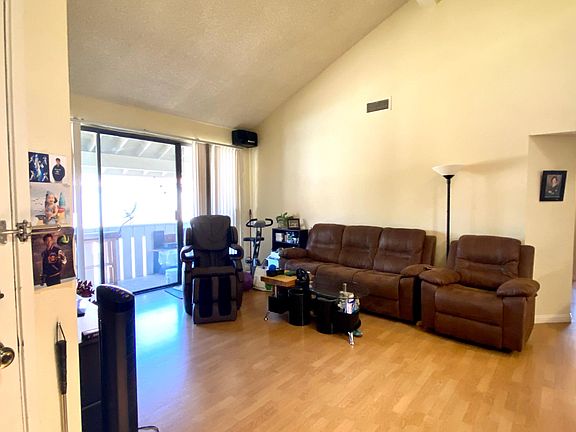 5th image of 58 Carriage Way #208