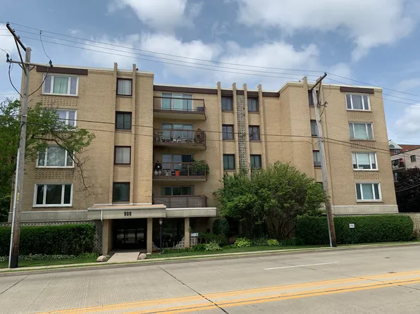 900 S River Rd APT 4A, Des Plaines, IL 60016