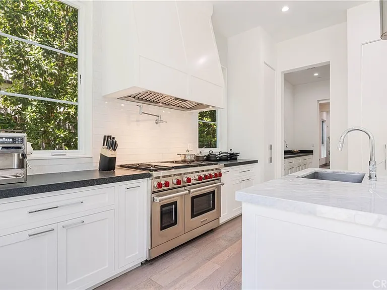 4435 Camellia — Photo 15