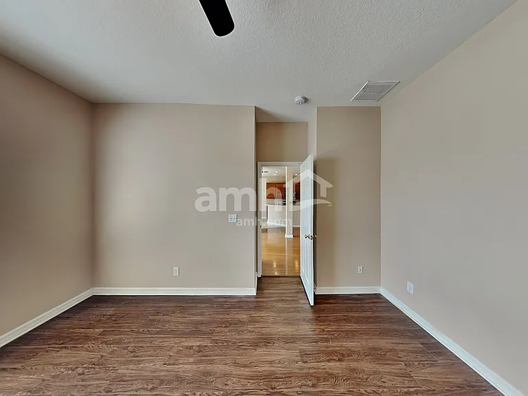 503 9th St NE — Photo 8