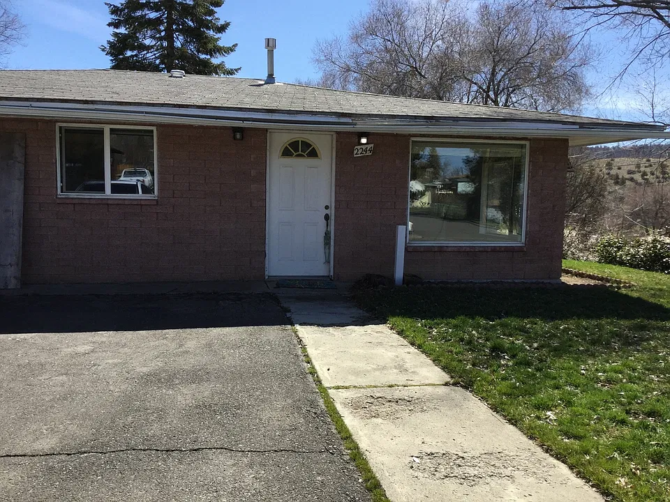 2244 Oregon Ave