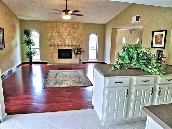 3rd image of 2231 Marble Falls Dr