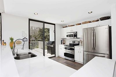 5th image of 23 Deep Woods Ln