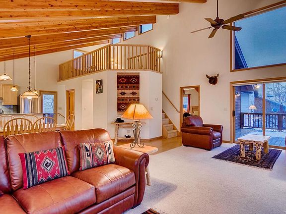 3rd image of 524 Sandhill Cir