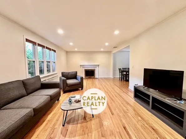 88 Curtis Dr, New Haven, CT 06515