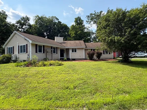 32 Station St, Upton, MA 01568