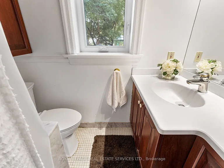 24 Mann Ave — Photo 38