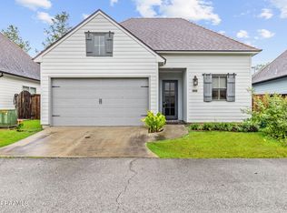 102 Seabrook Ln, Lafayette, LA 70508