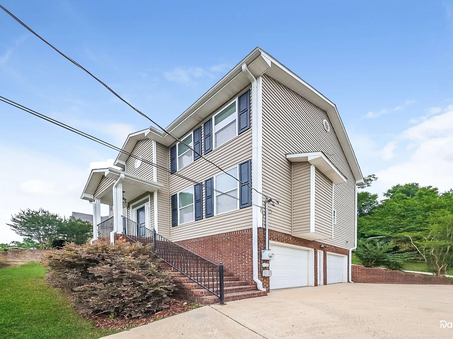 3 bed, 2.0 bath, 1748 sqft, $1,835 — Photo 2