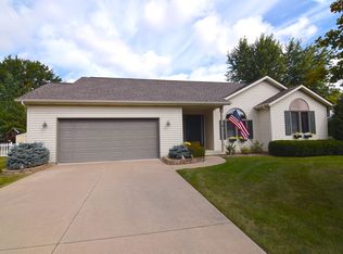 377 Colorado Ridge Dr, Hemlock, MI 48626