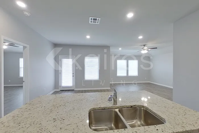 122 Santiago Ct — Photo 6
