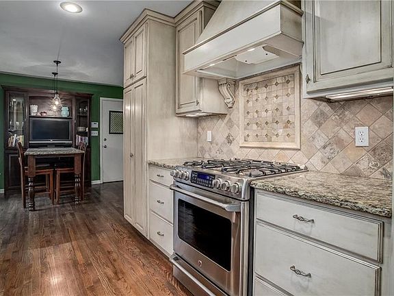 4th image of 8117 Juniper Dr