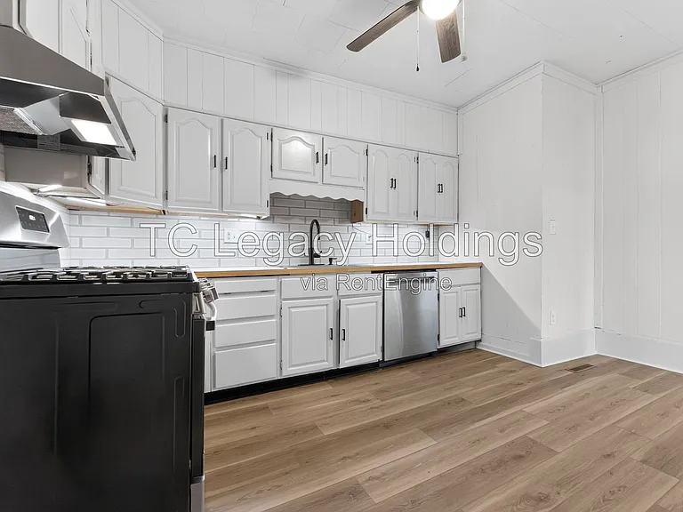 890 Traction St — Photo 19