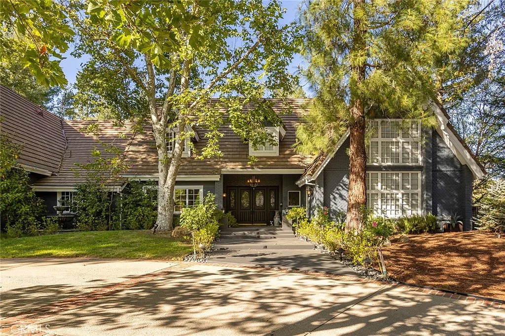 6 bed, 7281 sqft, $28,000 — Photo 1