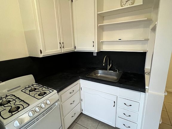 5th image of 3664 W 63rd St