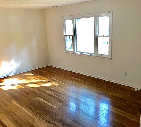 2nd image of 7215 Erskine St