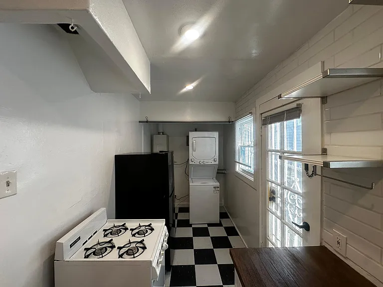3927 Melrose Ave #1/4 — Photo 11