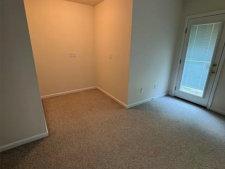 33 Jamestown Loop — Photo 14