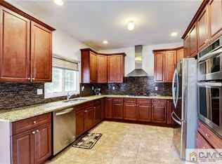 950 New Dover Rd, Edison, NJ 08820