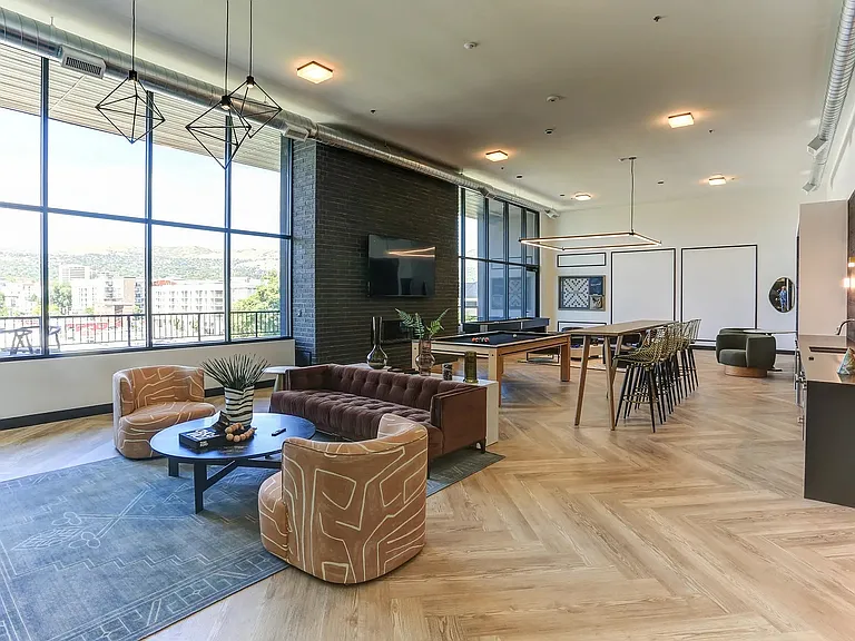 Lounge 2