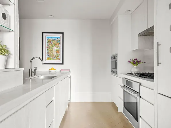 101 Wall St #4B, New York, NY 10005
