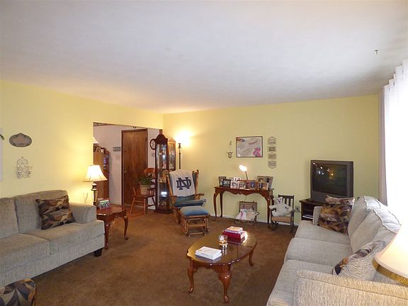 5th image of 20848 Louise Ln