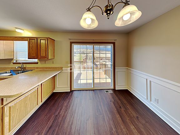 3rd image of 905 Maher Dr