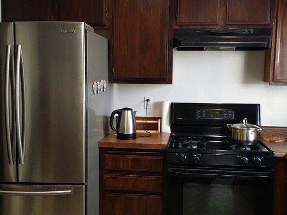 2nd image of 557 E Tujunga Ave APT B