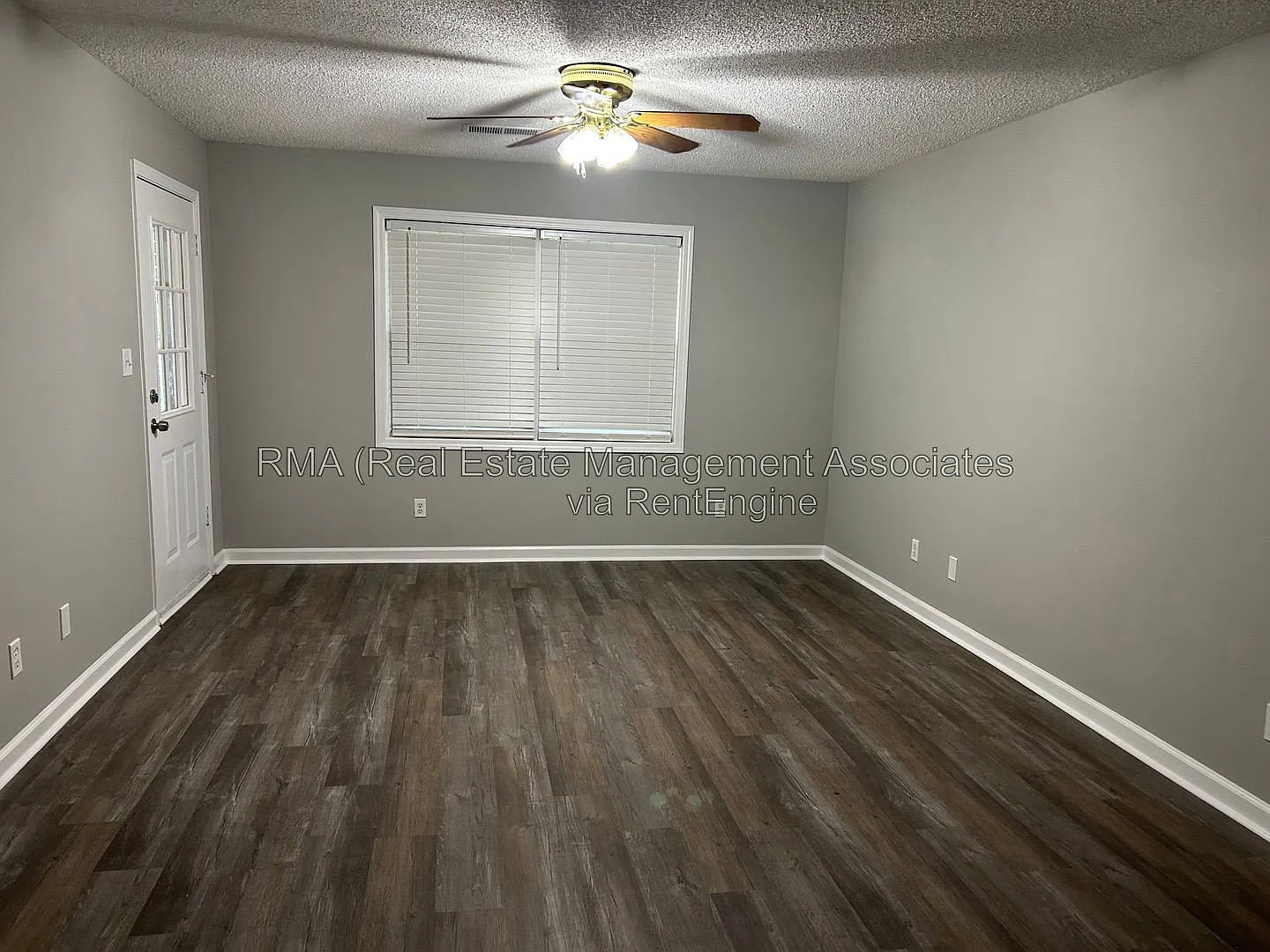2 bed, 2.0 bath, 923 sqft, $1,300 — Photo 2