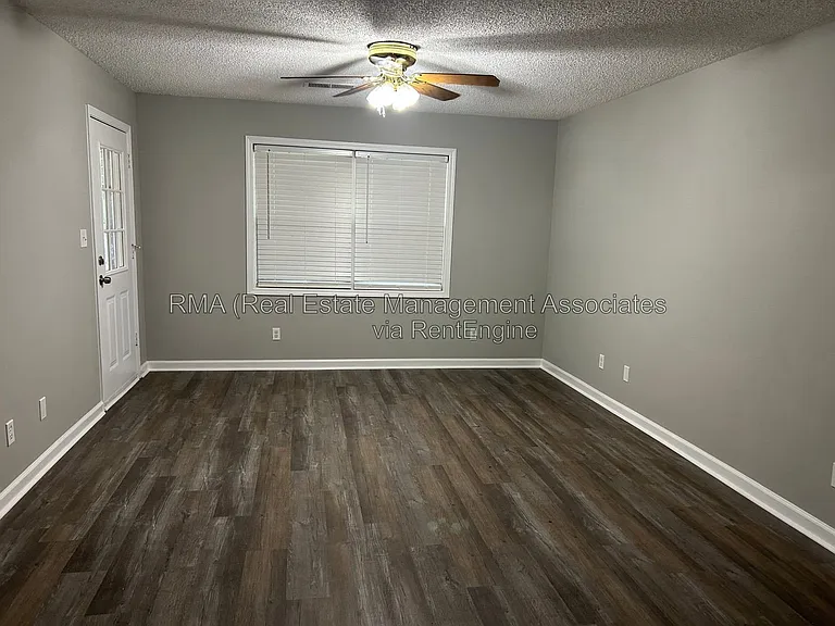 103 Bluebird Ln — Photo 2