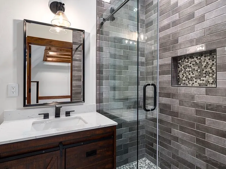 3rd Floor 3/4 bath