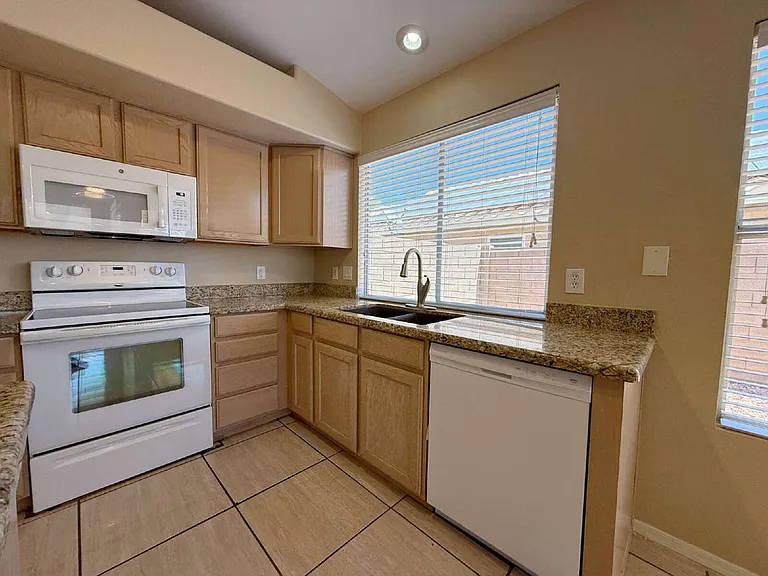9821 W Yukon Dr — Photo 16