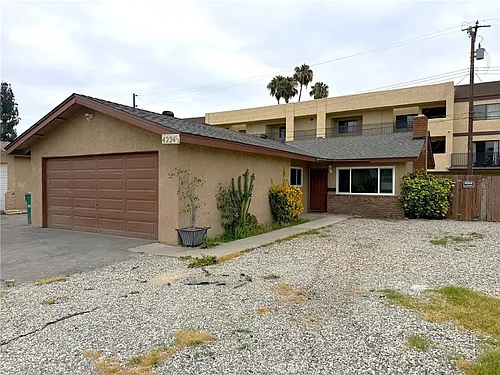 4224 1/2 La Rica Ave Photo 1