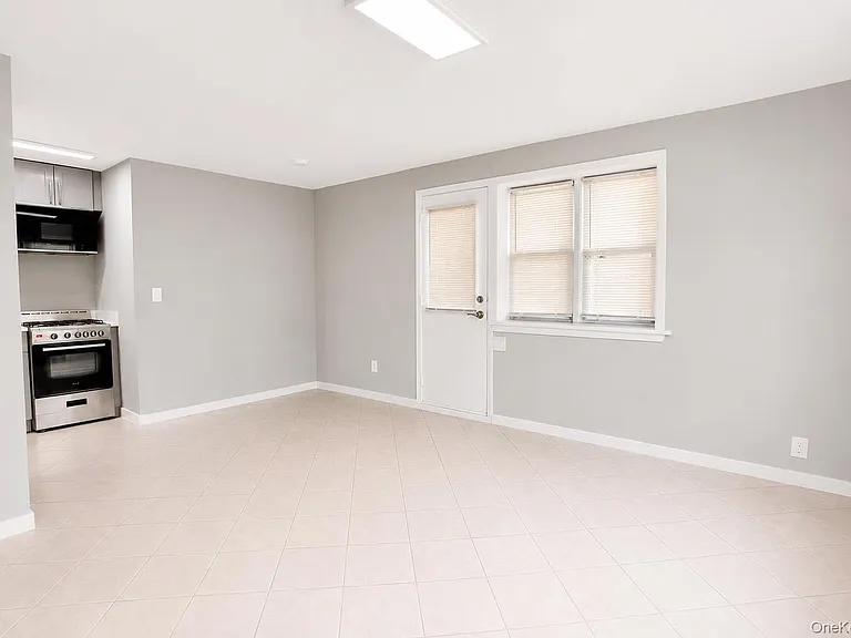 248 E Broadway #5 — Photo 8