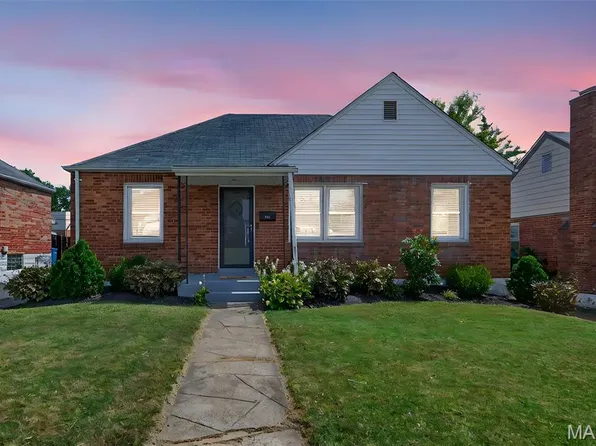8624 Charlton Ln, Saint Louis, MO 63123