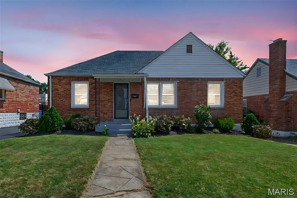 8624 Charlton Ln photo 1
