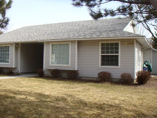 2242 S Stephen Ave — Photo 2