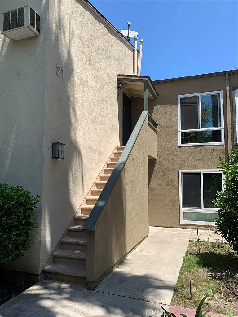 Building Photo - 1001 W Stevens Ave #278