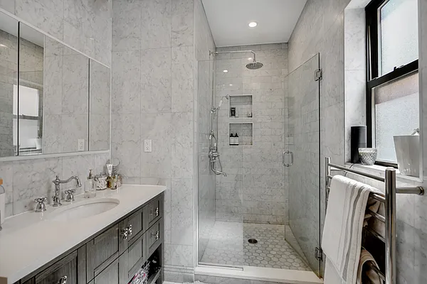 Rented by Compass | media 48