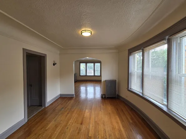 838 N Massasoit Ave #3A, Chicago, IL 60651