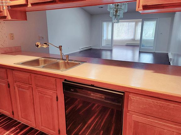 4th image of 4110 Woodridge Dr
